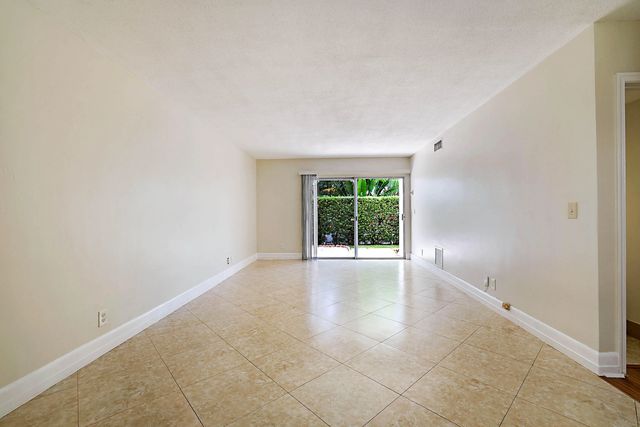 4 of 17 - 148 Yacht Club Drive #10, North Palm Beach, FL