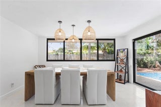 Photo of Listing #R11160395