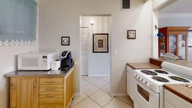 5 of 28 - 2616 Garden Drive N #209, Lake Worth, FL
