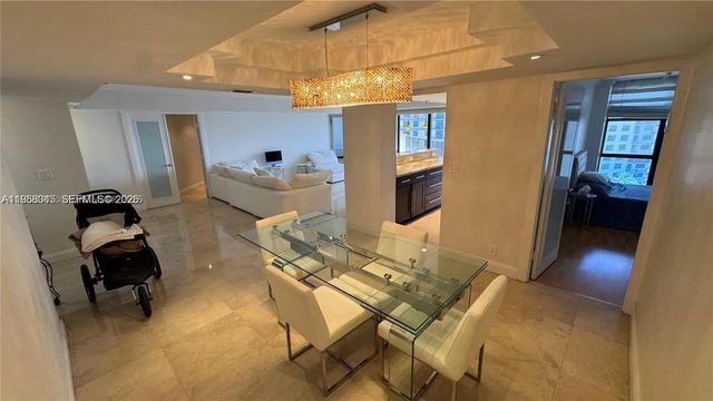 2 of 11 - 18181 Ne 31st Court #1009, Aventura, FL
