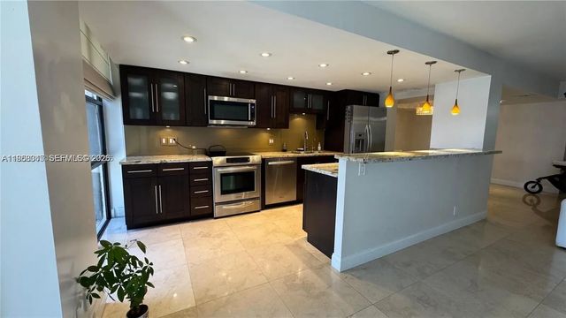 3 of 11 - 18181 Ne 31st Court #1009, Aventura, FL