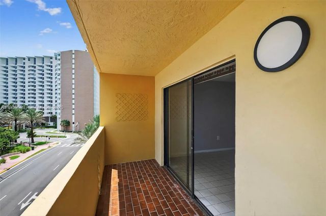 4 of 54 - 2924 Collins Avenue #501, Miami Beach, FL