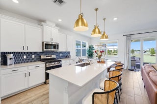 Photo of Listing #R11160420