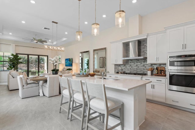 Photo of Listing #R11160440