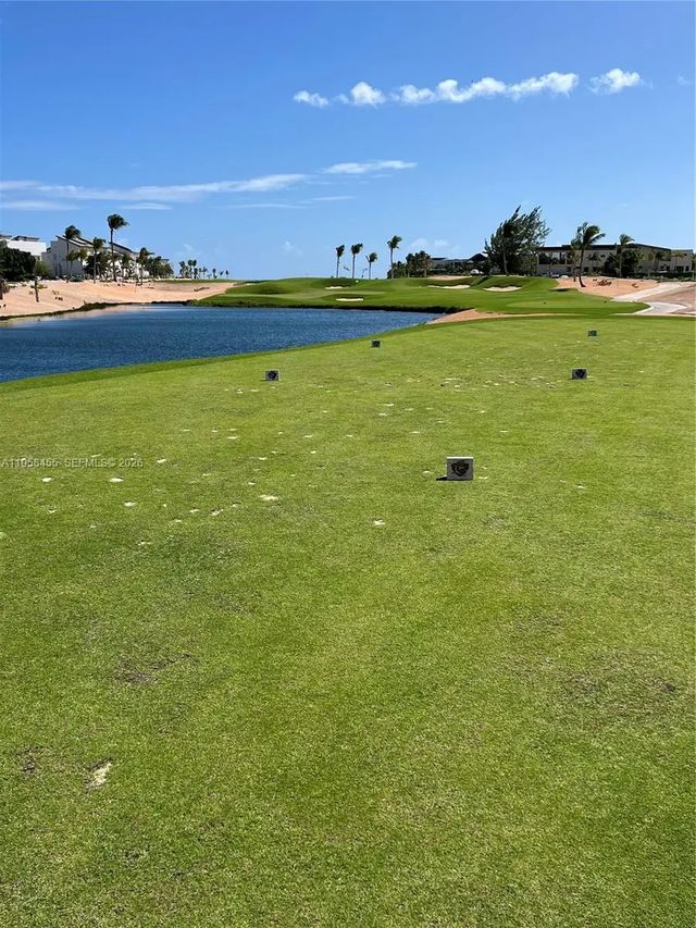 2300 Juanillo Beach, 