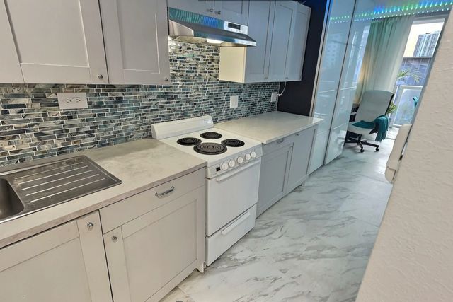 4 of 28 - 19201 Collins Avenue #337, Sunny Isles Beach, FL