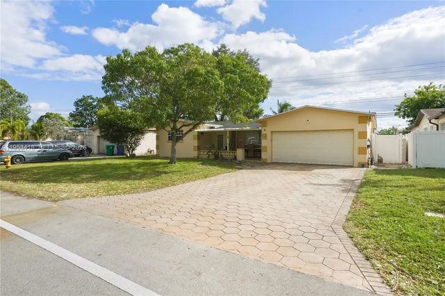 2 of 16 - 7630 Embassy Boulevard, Miramar, FL