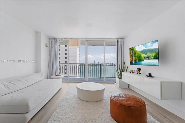 7601 E Treasure Drive #2209, North Bay Village