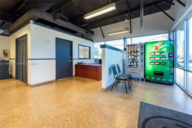 5 of 31 - 2980 W Oakland Park Boulevard, Oakland Park, FL