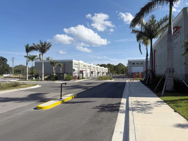 2 of 4 - 7040 Se Federal Highway #63, Stuart, FL