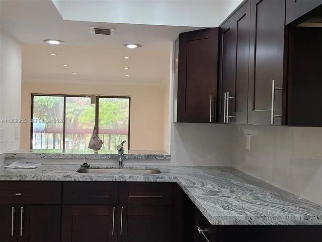 4 of 28 - 4020 Del Rio Way, Sunrise, FL