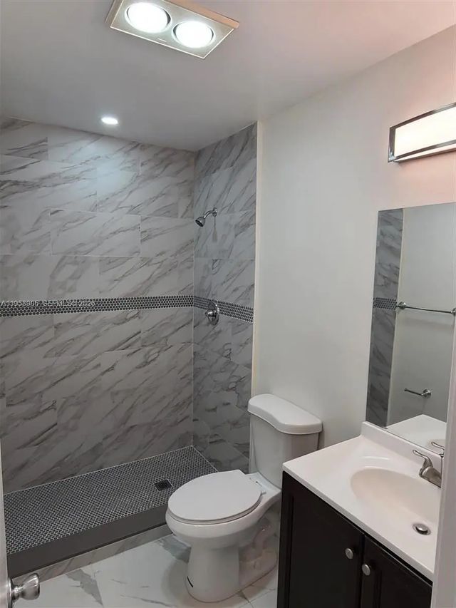 5 of 28 - 4020 Del Rio Way, Sunrise, FL
