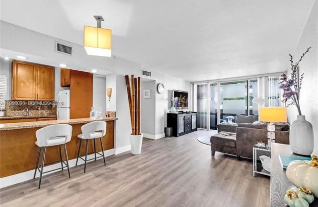 830 Nw 87t Avenue #303, Miami