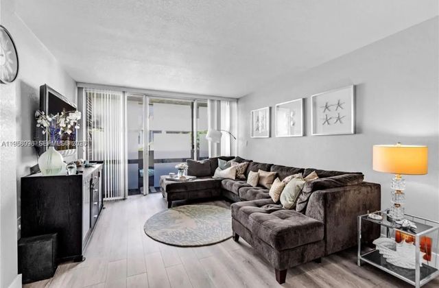 2 of 26 - 830 Nw 87t Avenue #303, Miami, FL