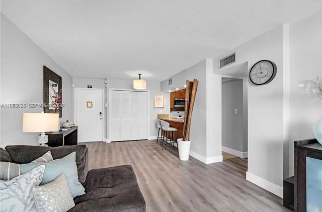 5 of 26 - 830 Nw 87t Avenue #303, Miami, FL