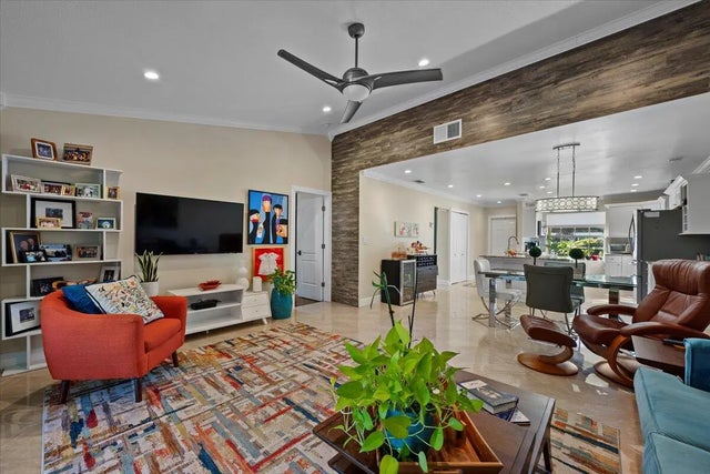 Photo of Listing #R11160756