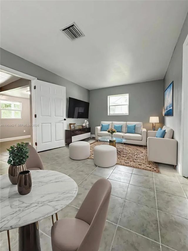 4 of 29 - 4133 Sw 52nd Street, Dania Beach, FL