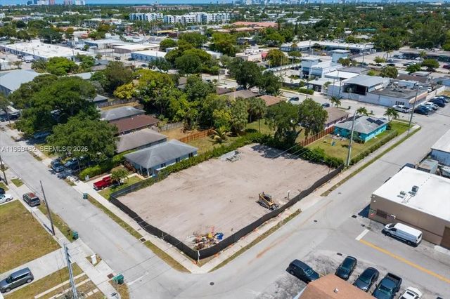 4 of 14 - 3210 Ne 3rd Avenue, Oakland Park, FL