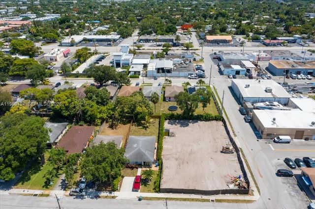 4 of 13 - 3250 Ne 3rd Avenue, Oakland Park, FL