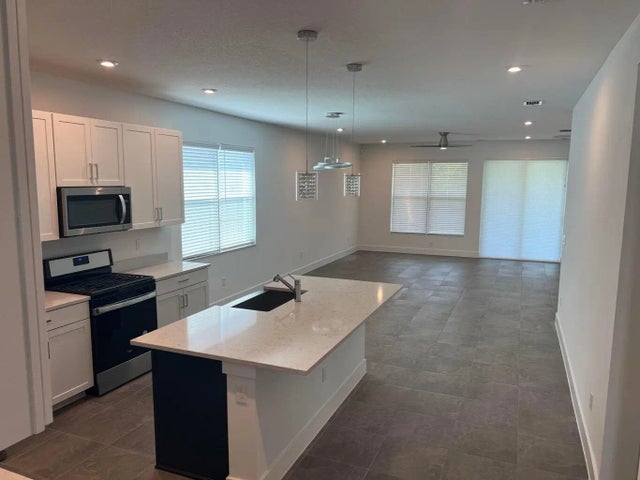 Photo of Listing #R11160852