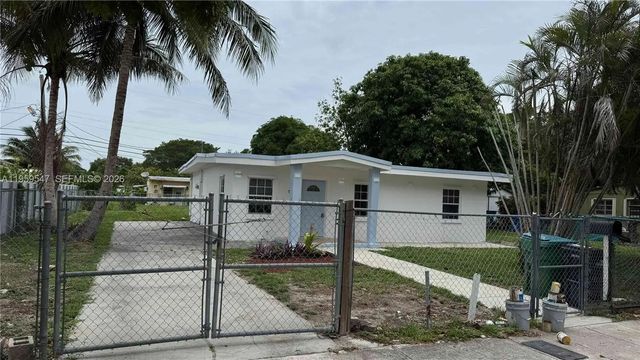 4 of 27 - 16221 E Bunche Park Drive, Miami Gardens, FL