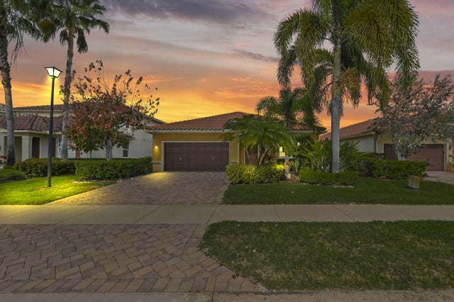 Photo of Listing #R11160930