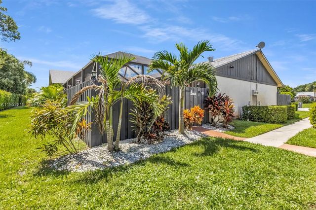 1050 Summit Trail Circle #b, West Palm Beach