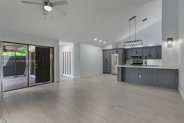 5 of 45 - 1050 Summit Trail Circle #b, West Palm Beach, FL