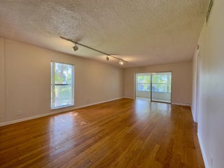 Photo of Listing #R11160977