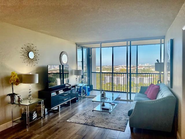 4 of 13 - 20379 W Country Club Drive #1932, Aventura, FL