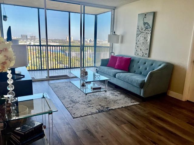 5 of 13 - 20379 W Country Club Drive #1932, Aventura, FL
