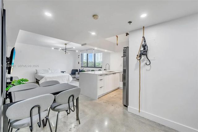 4 of 20 - 540 Brickell Key Drive #409, Miami, FL