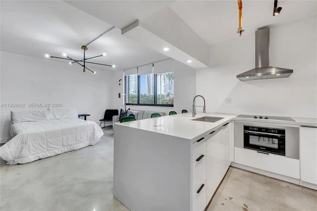 5 of 20 - 540 Brickell Key Drive #409, Miami, FL