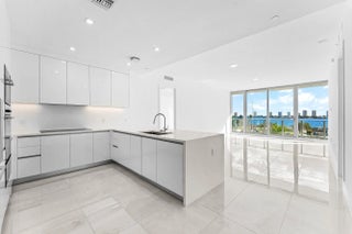 Photo of Listing #R11161016