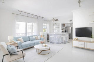 Photo of Listing #R11161025