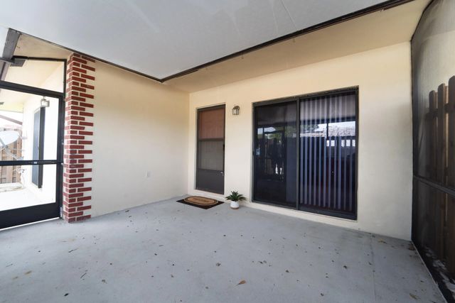 5 of 32 - 4413 Woodstock Drive #a, West Palm Beach, FL