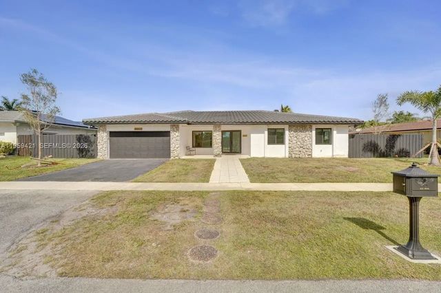16653 Golfview Drive, Weston