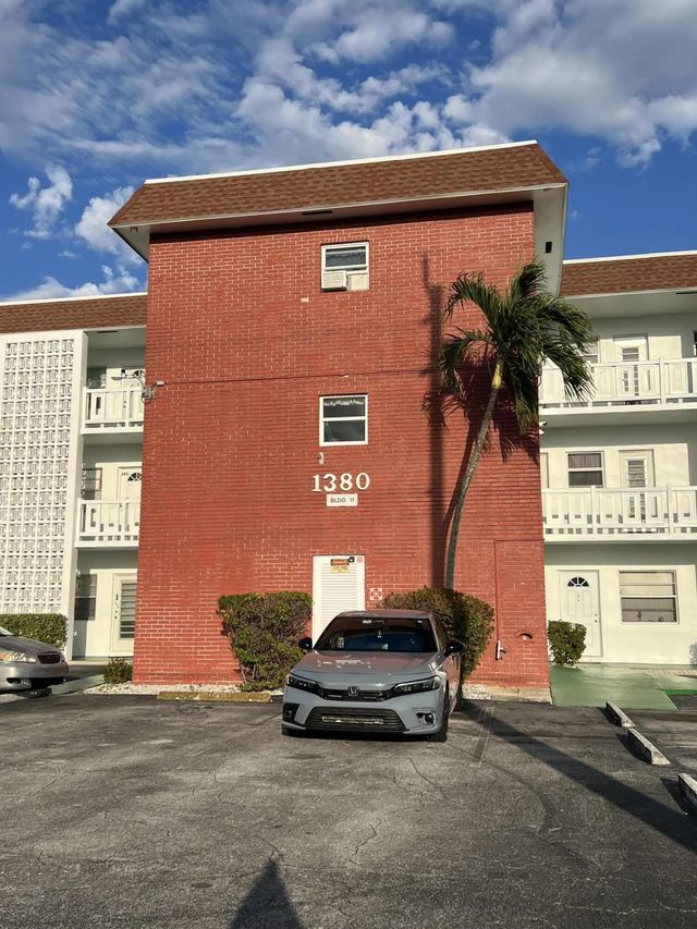 1380 Nw 43rd Terrace #208, Lauderhill