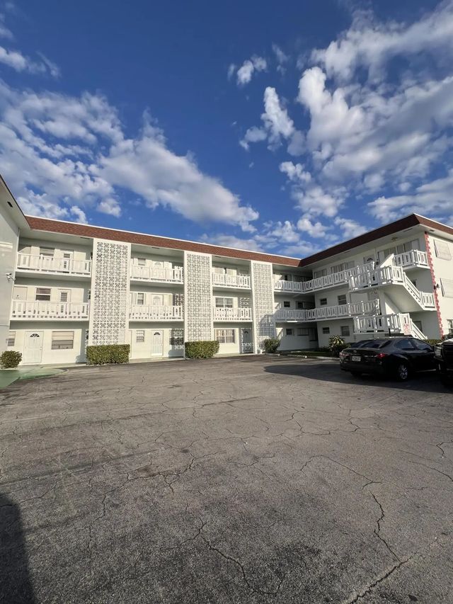 3 of 17 - 1380 Nw 43rd Terrace #208, Lauderhill, FL