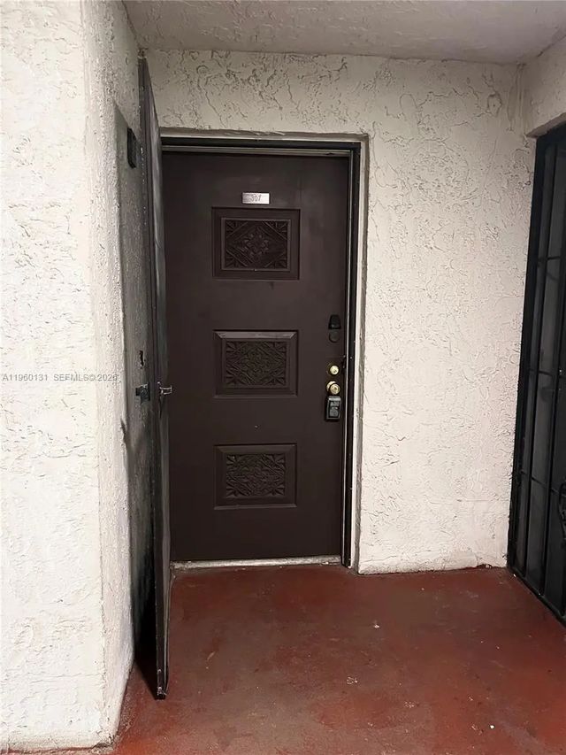 2 of 40 - 4575 S Texas Avenue #307, Orlando, FL