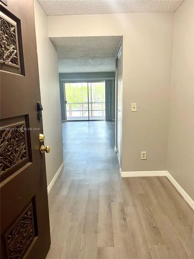 3 of 40 - 4575 S Texas Avenue #307, Orlando, FL