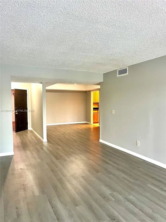 4 of 40 - 4575 S Texas Avenue #307, Orlando, FL