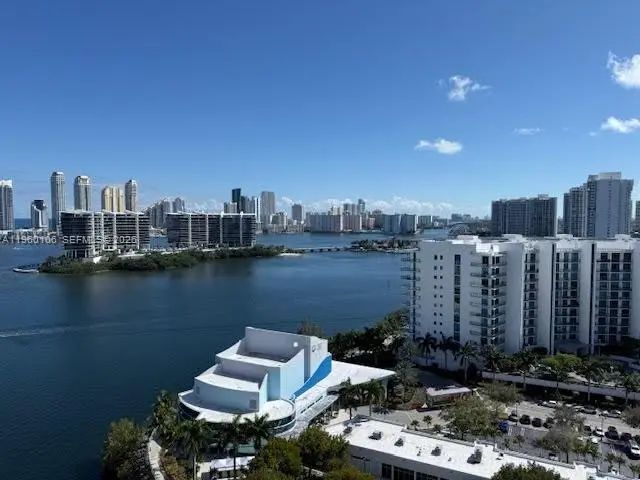 3330 Ne 190th Street #1815, Aventura
