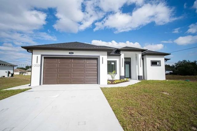 2903 E 17th Street, Lehigh Acres