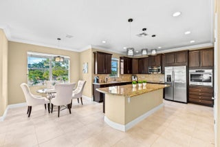 Photo of Listing #R11161229