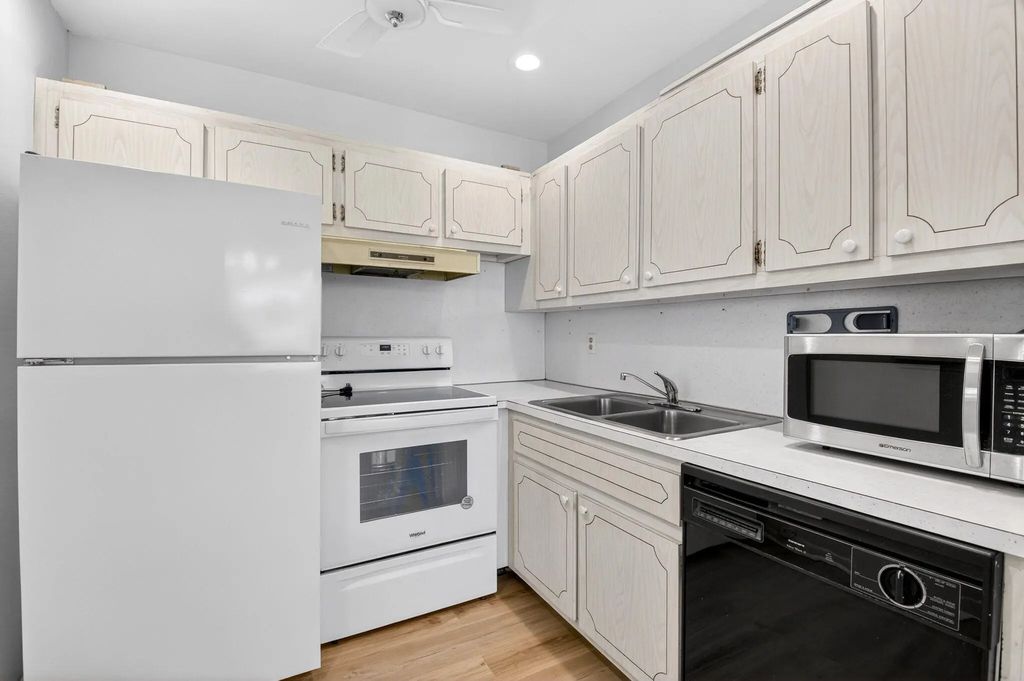 480  Horizon W #205, Boynton Beach