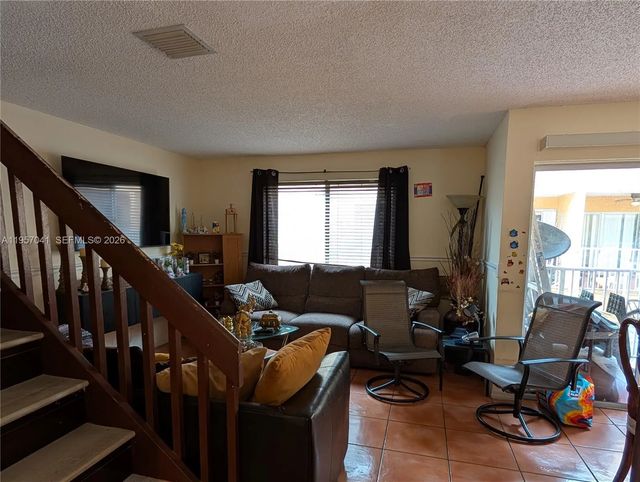 3 of 21 - 6205 Kendale Lakes Circle #289, Miami, FL
