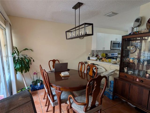 5 of 21 - 6205 Kendale Lakes Circle #289, Miami, FL