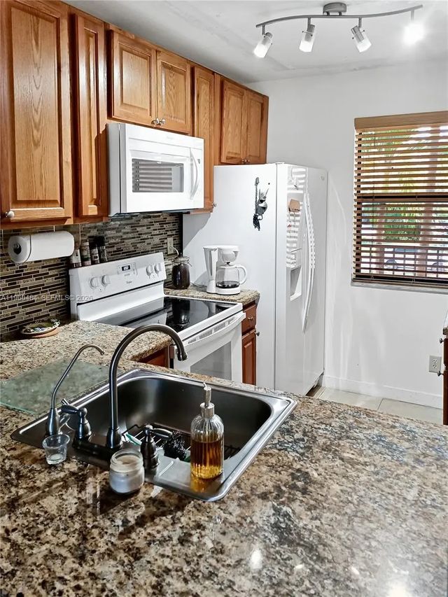 5 of 24 - 10402 Sunrise Lakes Boulevard #201, Sunrise, FL