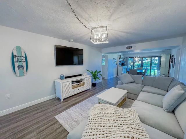 2 of 28 - 901 Seafarer Circle #101, Jupiter, FL